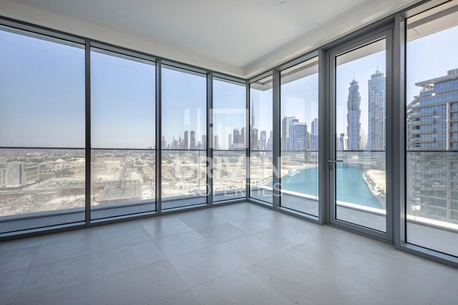 Canal Front Residence 7