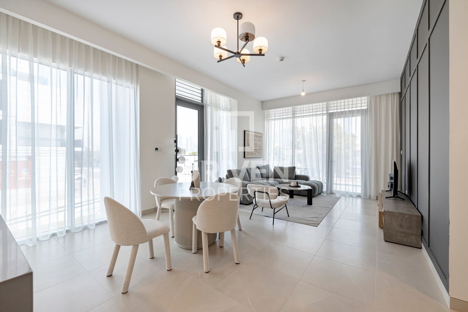 Canal Front Residence 4