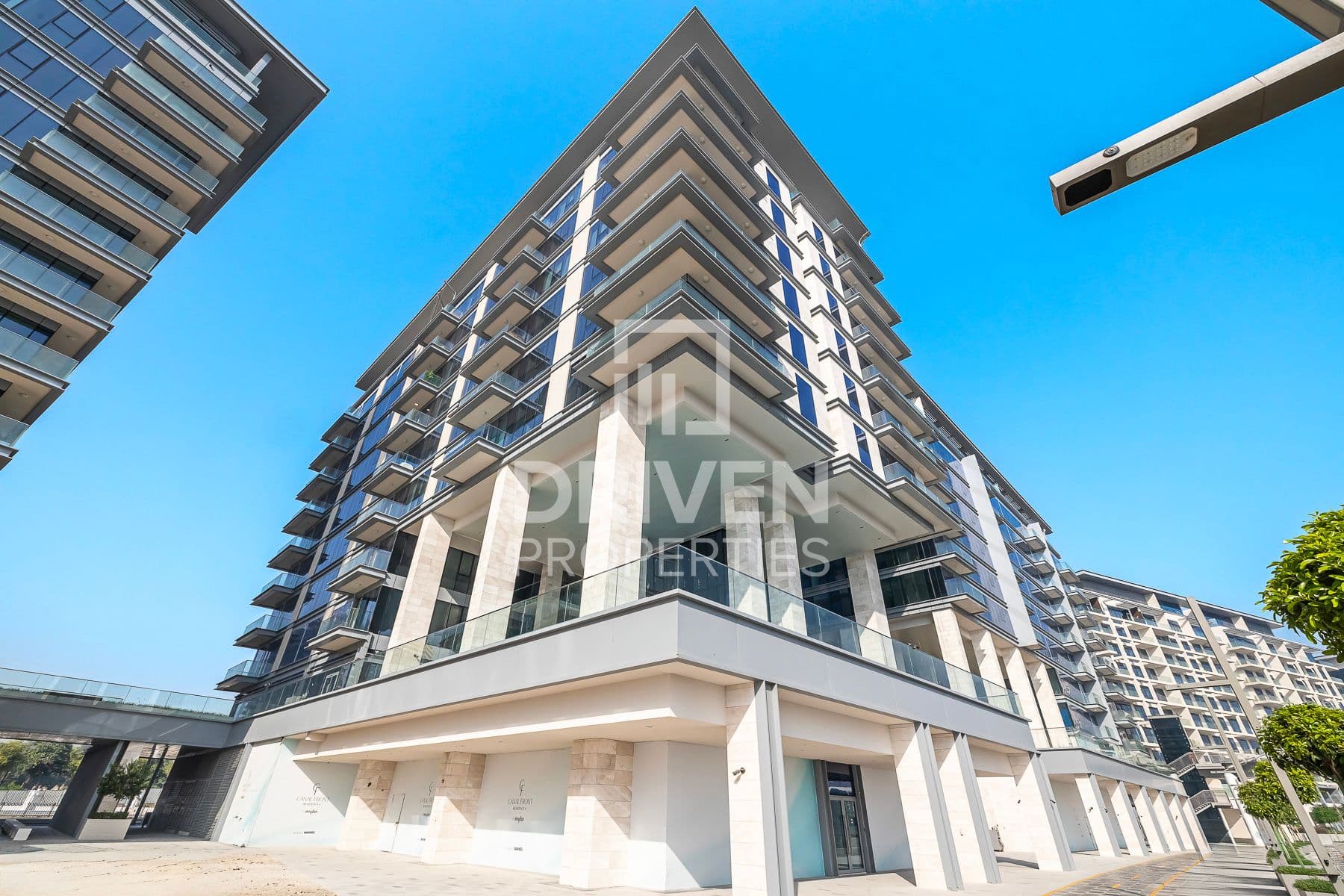 Canal Front Residence 7