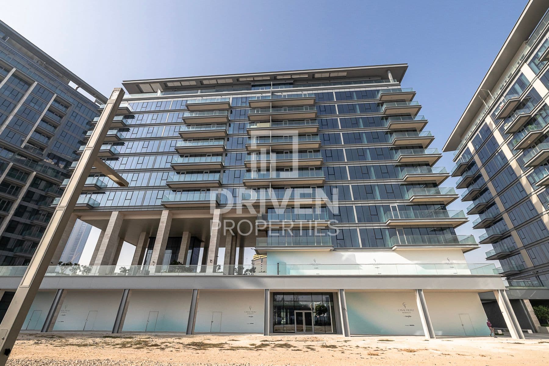 Canal Front Residence 8