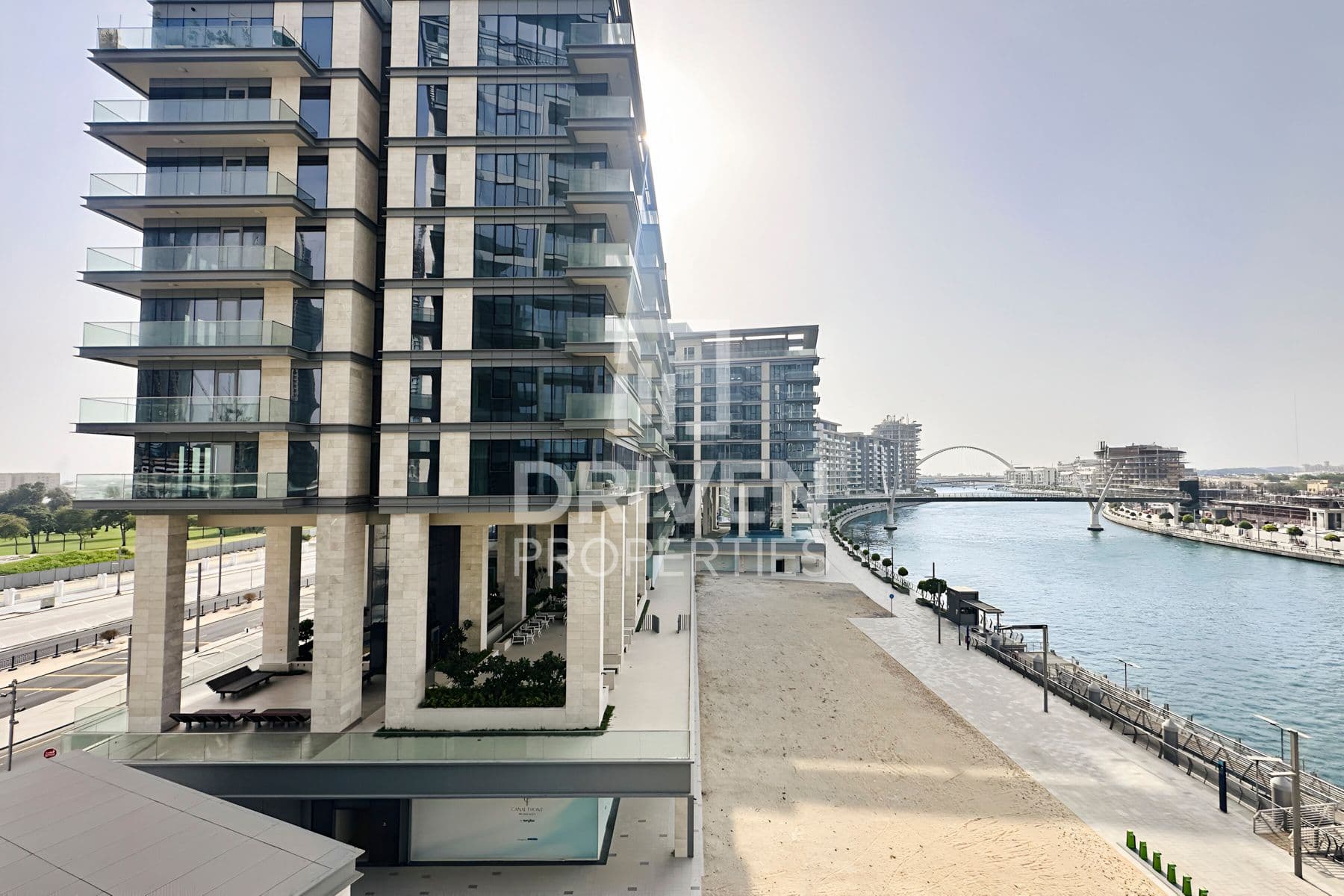 Canal Front Residence 9