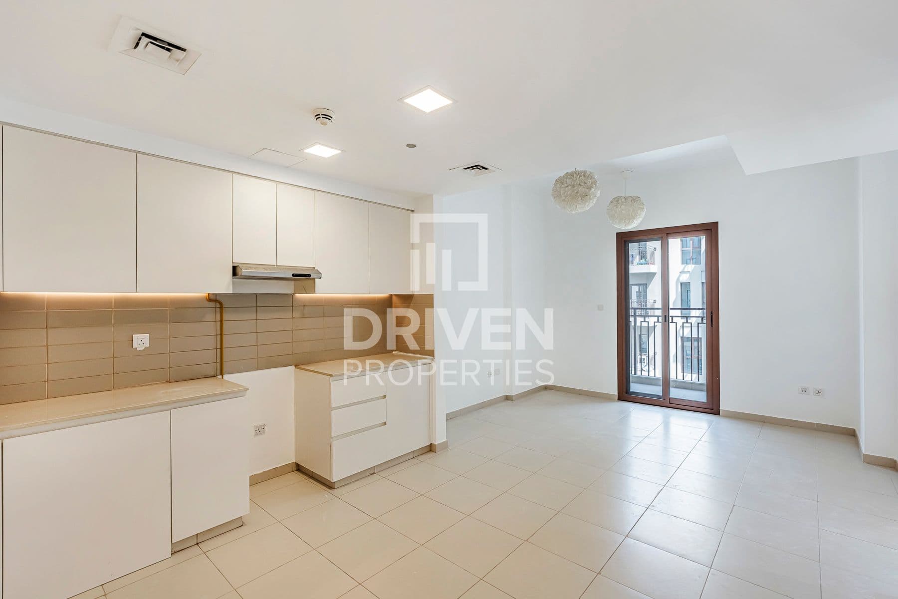 Zahra Breeze Apartments 3B