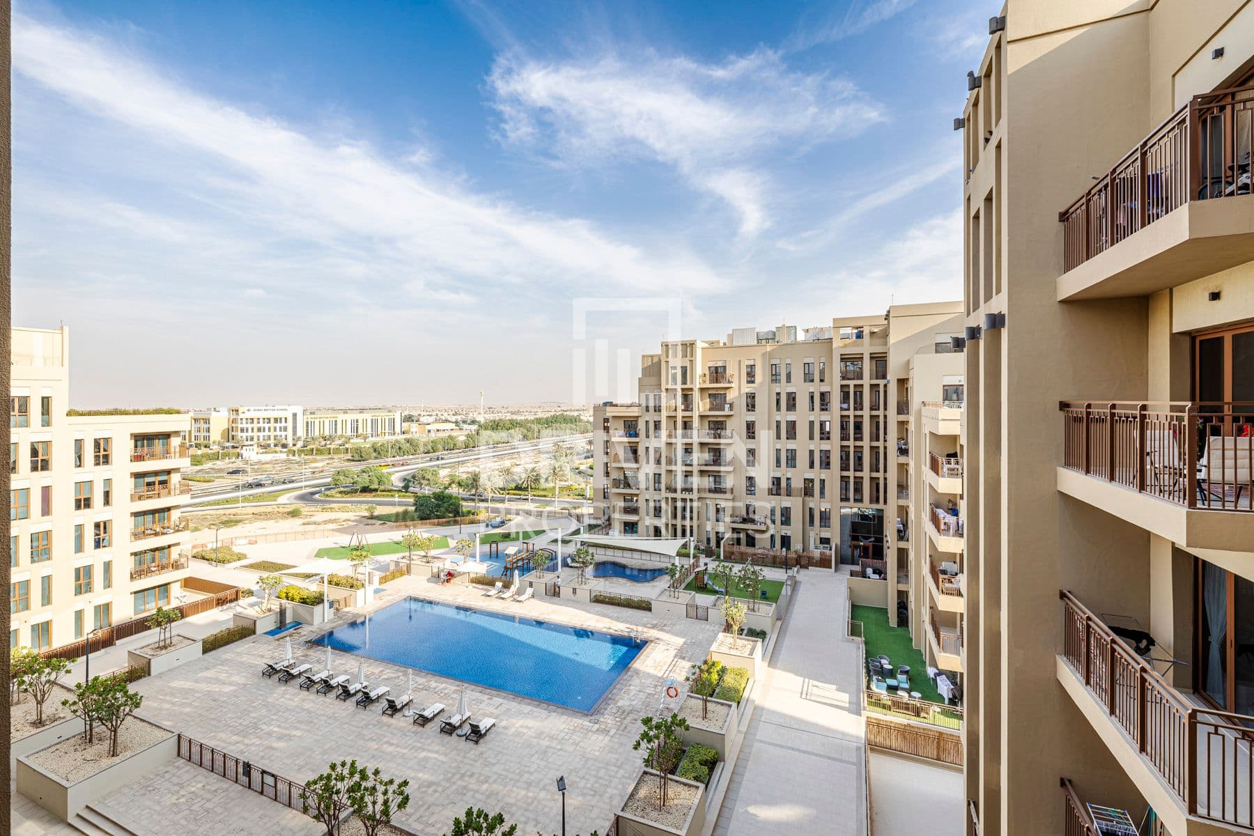 Zahra Breeze Apartments 4A