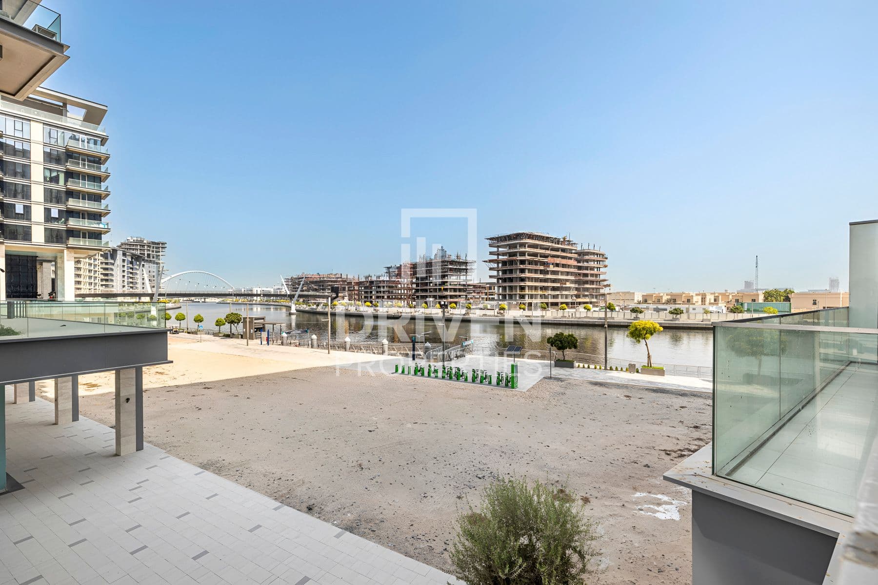 Canal Front Residence 9