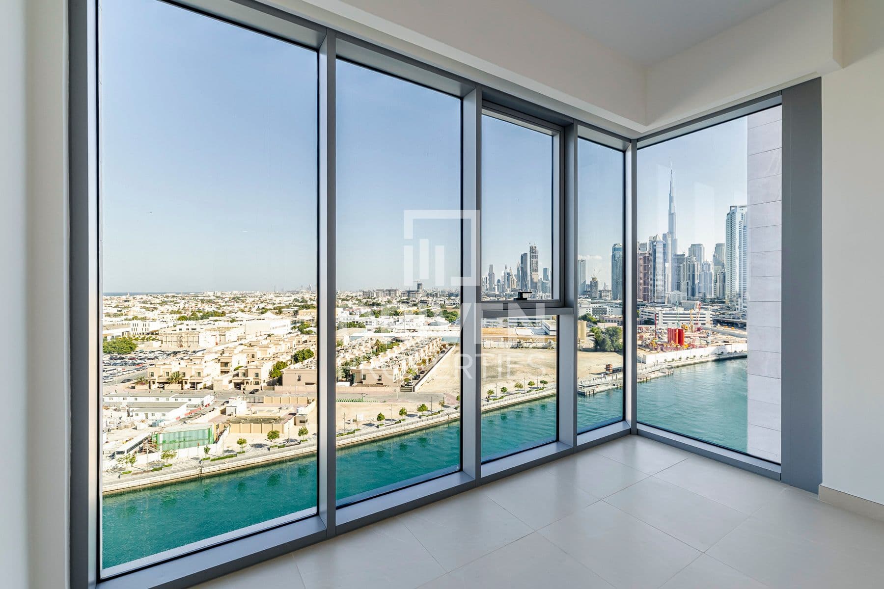 Canal Front Residence 9