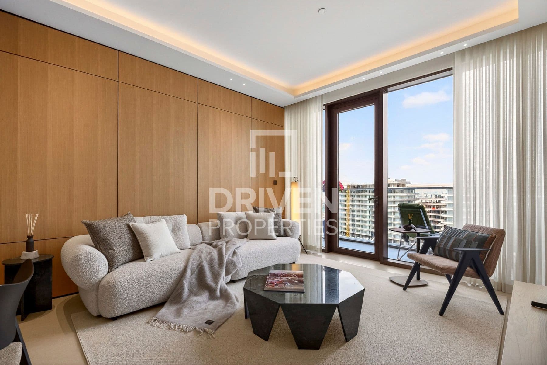 Canal Front Residence 7