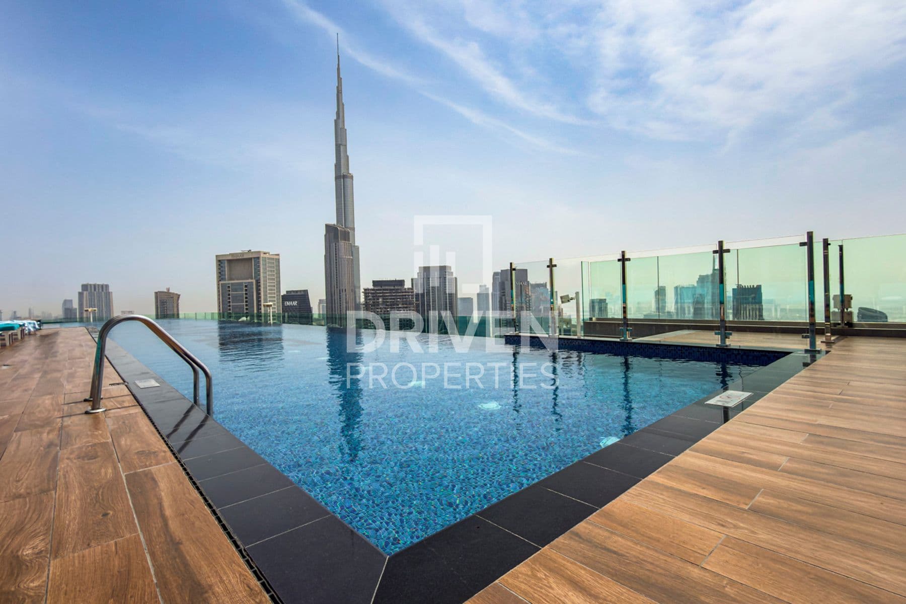Paramount Tower Hotel and Residences