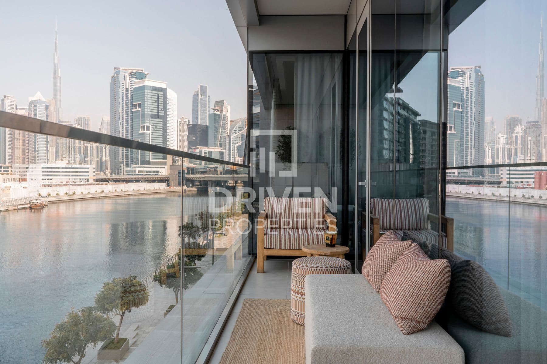 Canal Front Residence 9