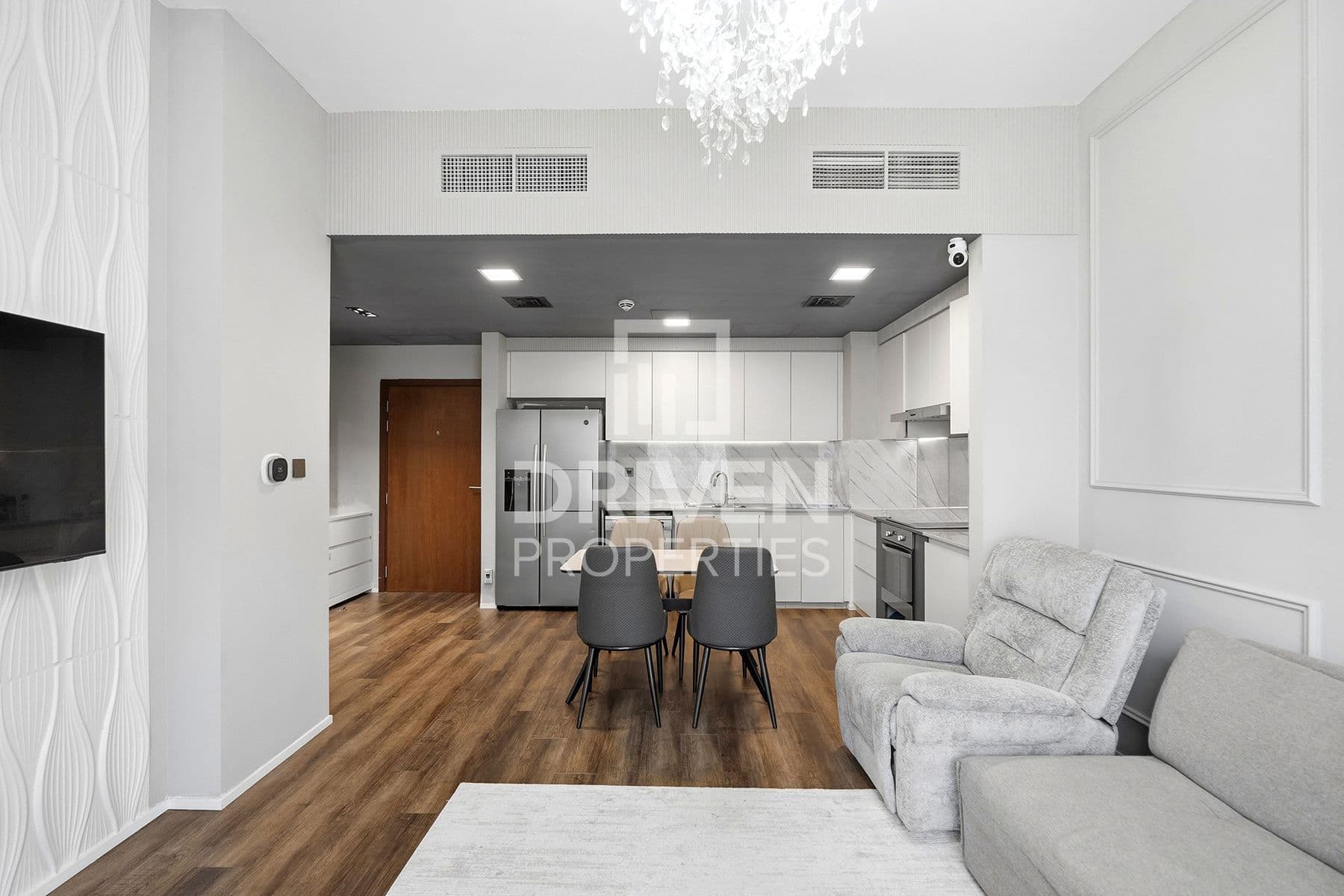 Zahra Breeze Apartments 3B