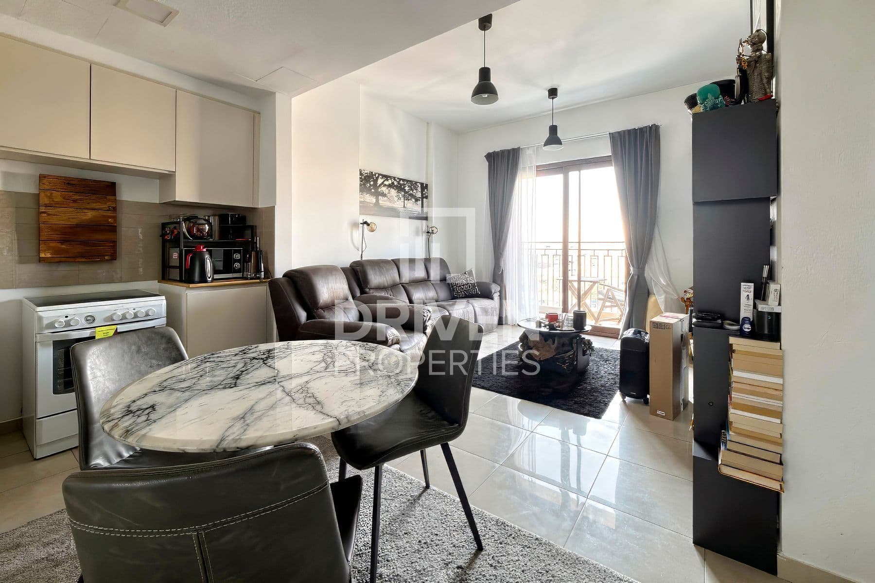 Zahra Breeze Apartments 4A
