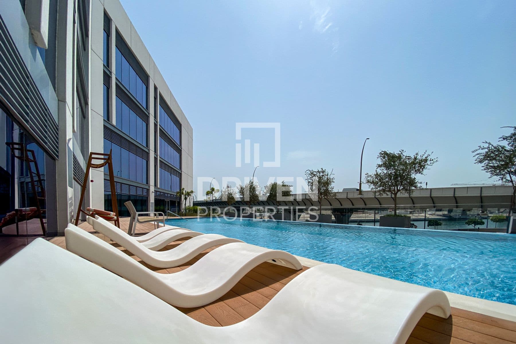 Canal Front Residence 4