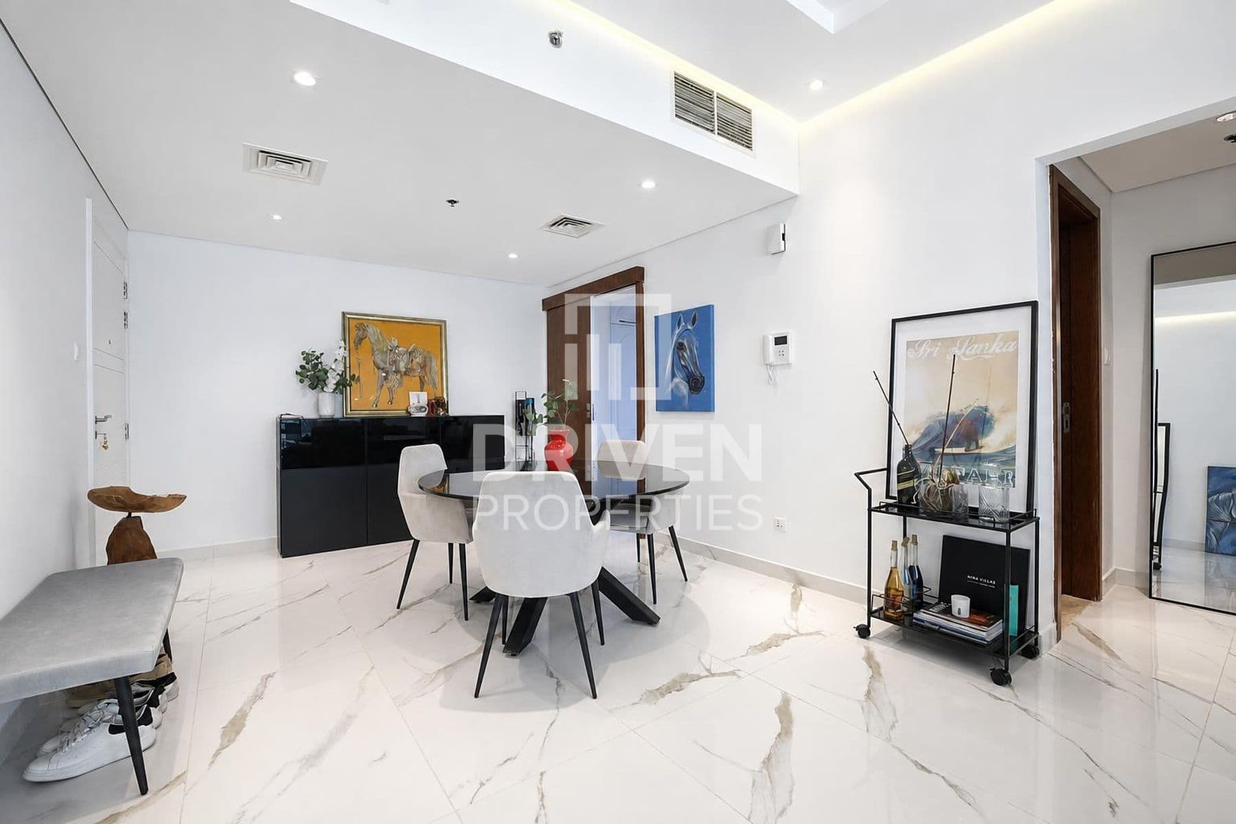 8 Boulevard Walk