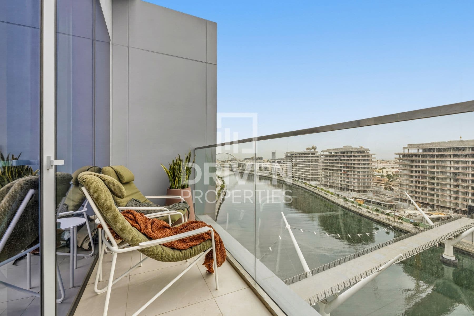 Canal Front Residence 7